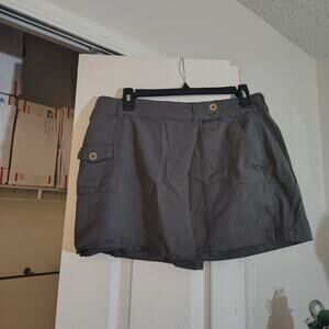 SUPER CUTE GRAY SKORT - SIZE 10